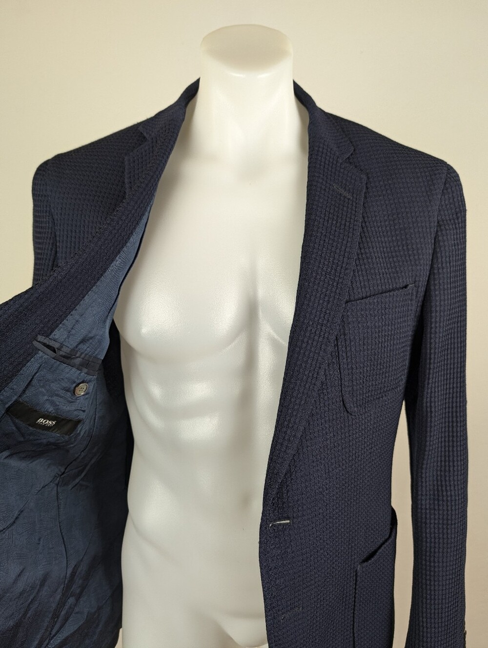 Hugo Boss Textured Wool Men's Sport Jacket in Navy